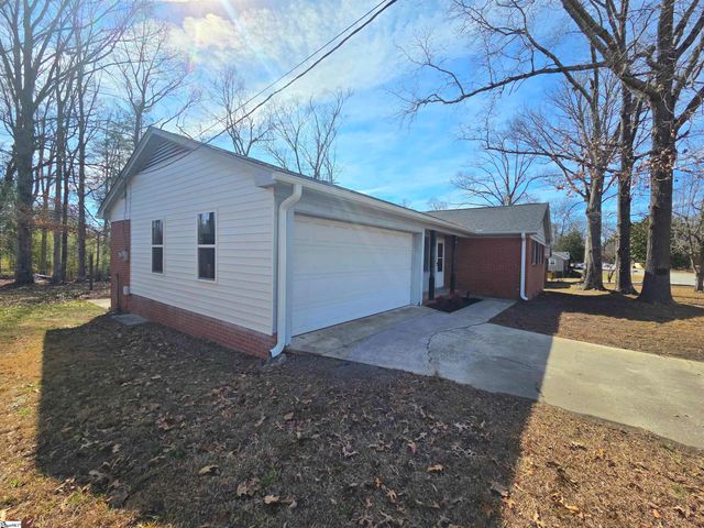 102 Ikes Road, Taylors, SC 29687