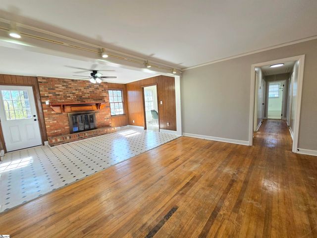 102 Ikes Road, Taylors, SC 29687