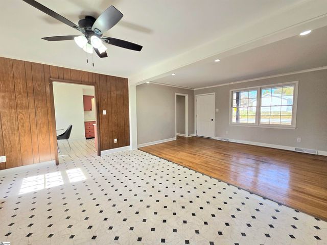 102 Ikes Road, Taylors, SC 29687