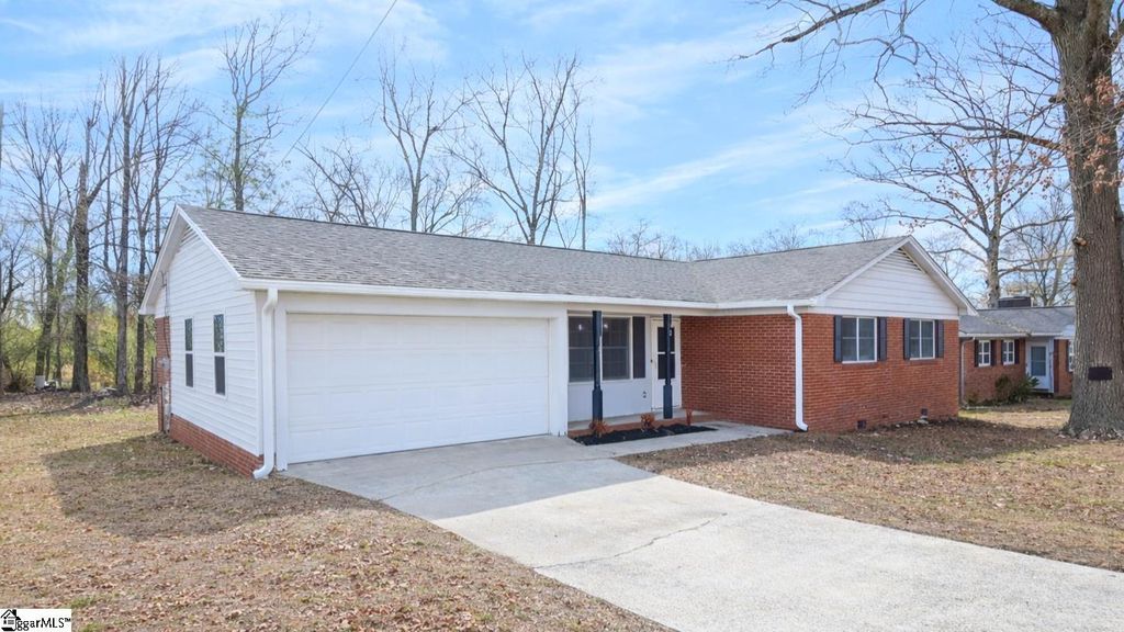 102 Ikes Road, Taylors, SC 29687