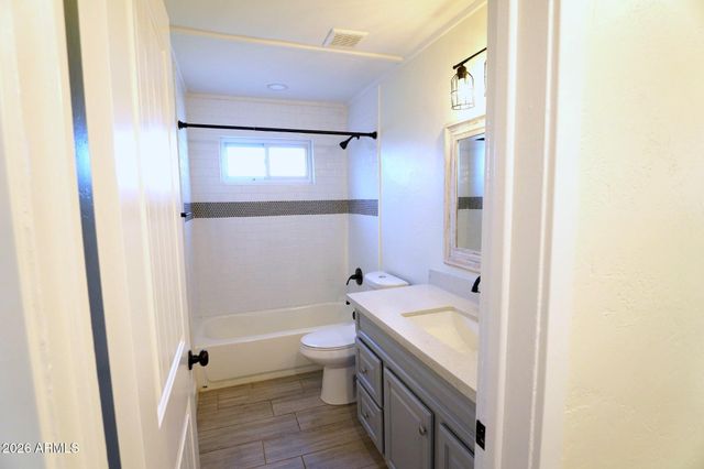 2114 W SAN JUAN Avenue, Phoenix, AZ 85015