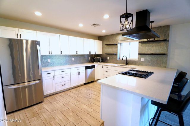 2114 W SAN JUAN Avenue, Phoenix, AZ 85015