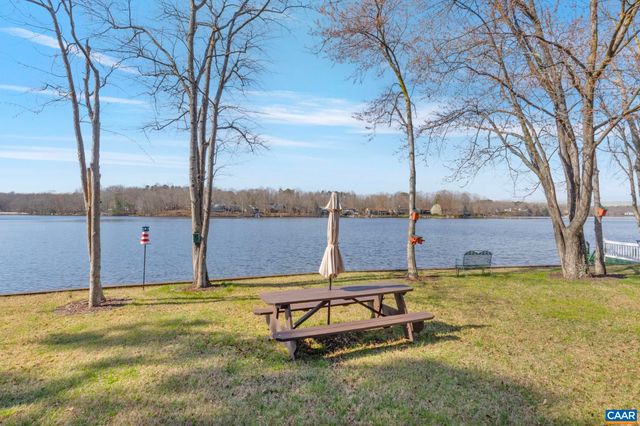 7 DOVER CT, Palmyra, VA 22963