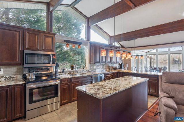 7 DOVER CT, Palmyra, VA 22963