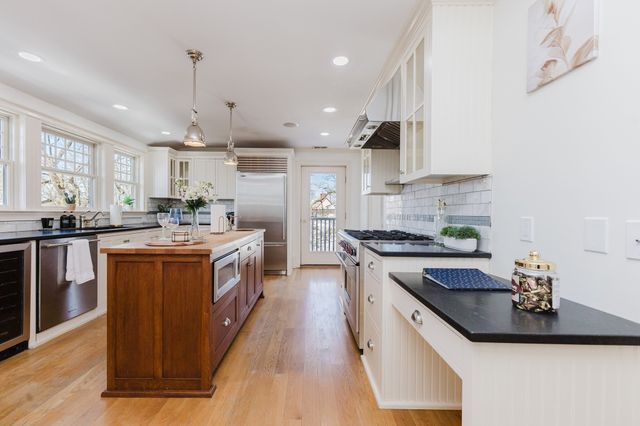 159 Washington St 4, Newton, MA 02458