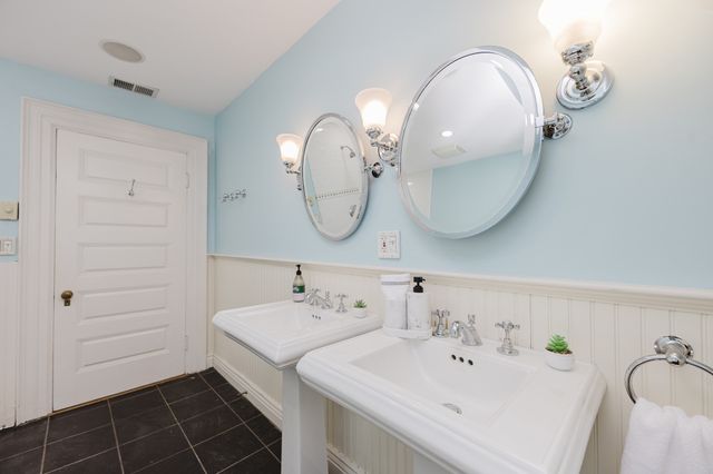 159 Washington St 4, Newton, MA 02458