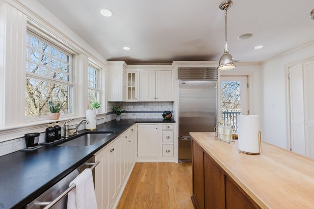 159 Washington St 4, Newton, MA 02458