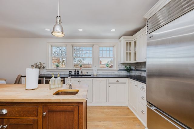159 Washington St 4, Newton, MA 02458