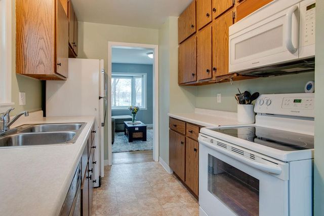 1647 BROADWAY N, Fargo, ND 58102