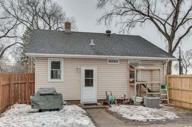 1647 BROADWAY N, Fargo, ND 58102