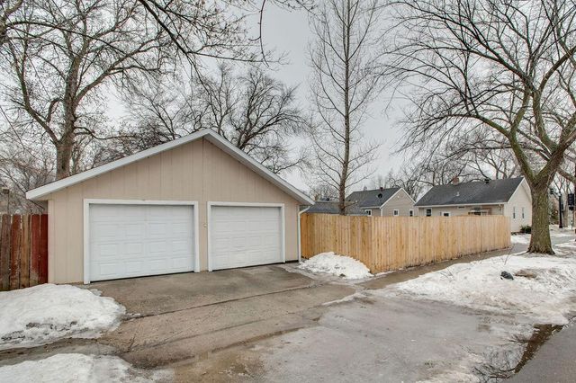 1647 BROADWAY N, Fargo, ND 58102