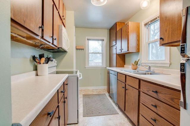 1647 BROADWAY N, Fargo, ND 58102