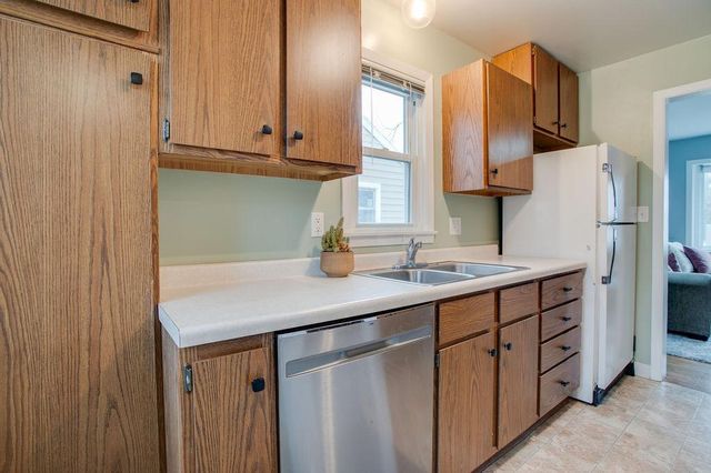 1647 BROADWAY N, Fargo, ND 58102