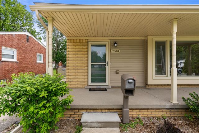 3233 Grange Road, Trenton, MI 48183