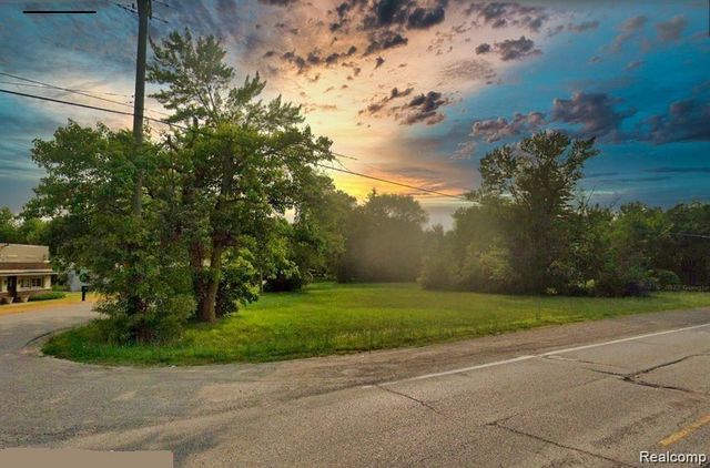 5666 Auburn Road, Shelby Twp, MI 48317