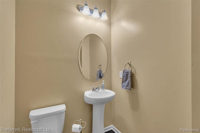 49720 Shoreline Drive, Canton, MI 48187