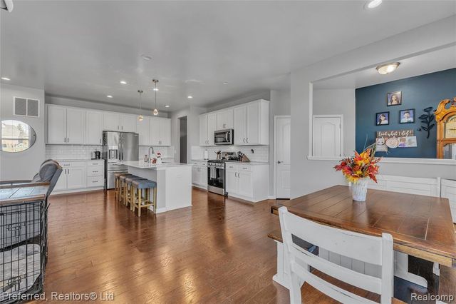 49720 Shoreline Drive, Canton, MI 48187