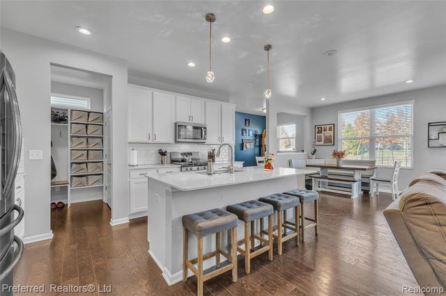 49720 Shoreline Drive, Canton, MI 48187