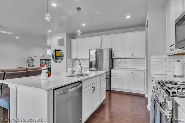 49720 Shoreline Drive, Canton, MI 48187