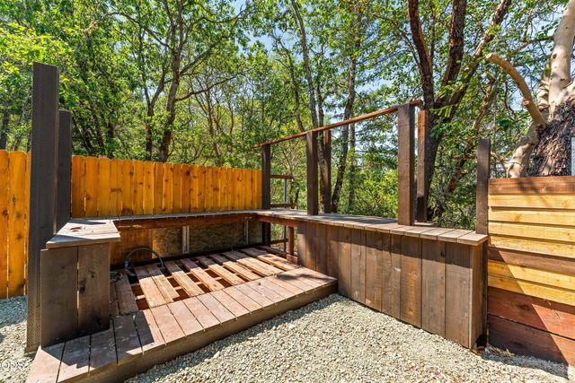 289 Shadow Mountain Way, Grants Pass, OR 97527