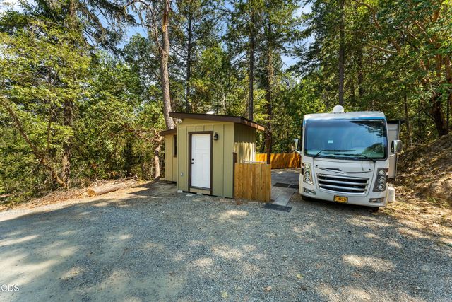 289 Shadow Mountain Way, Grants Pass, OR 97527