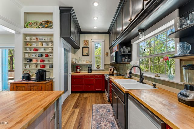 289 Shadow Mountain Way, Grants Pass, OR 97527