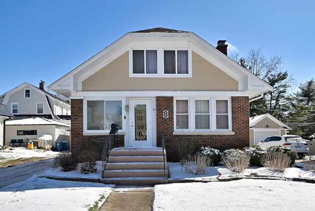 8 S commonwealth Avenue, Aurora, IL 60506