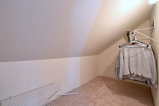 8 S commonwealth Avenue, Aurora, IL 60506