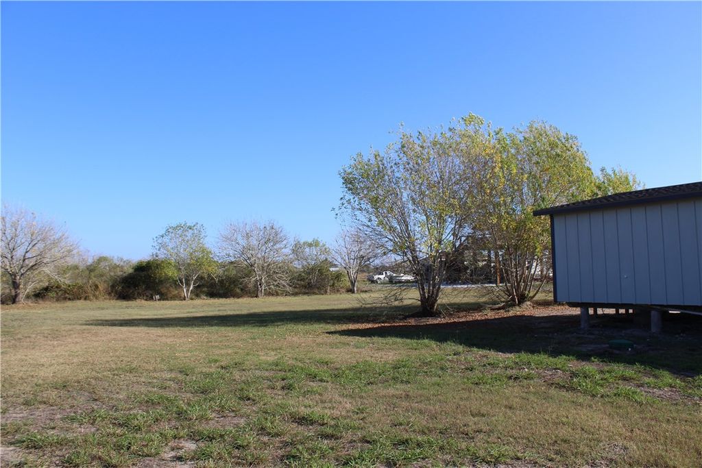 182 - 183 W Post Oak Lane, Rockport, TX 78382 — photo 2