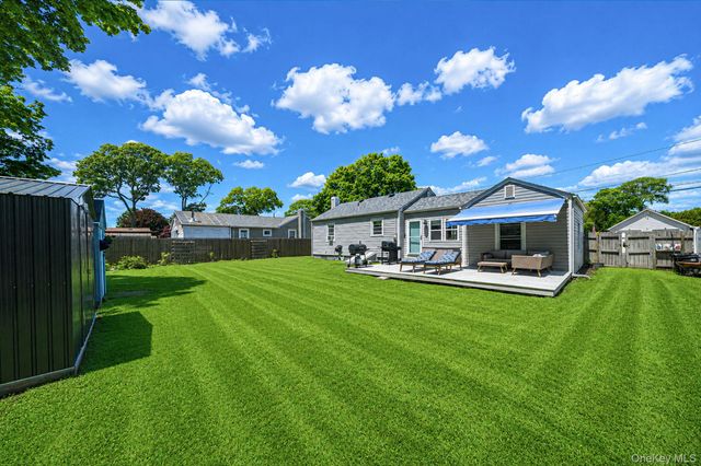 38 Argyle Drive, Shirley, NY 11967