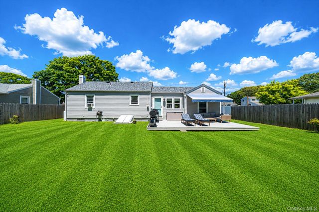 38 Argyle Drive, Shirley, NY 11967