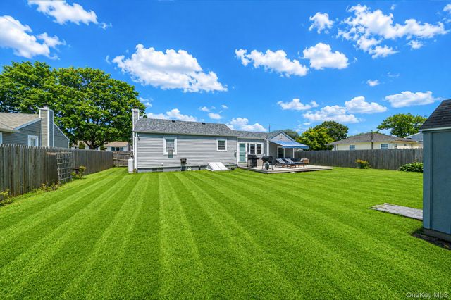 38 Argyle Drive, Shirley, NY 11967