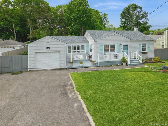 38 Argyle Drive, Shirley, NY 11967