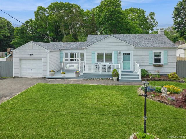 38 Argyle Drive, Shirley, NY 11967
