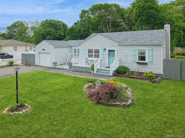 38 Argyle Drive, Shirley, NY 11967
