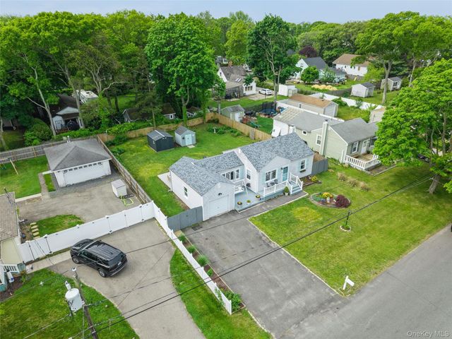 38 Argyle Drive, Shirley, NY 11967