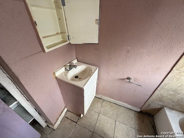 2501 Saunders, San Antonio, TX 78207