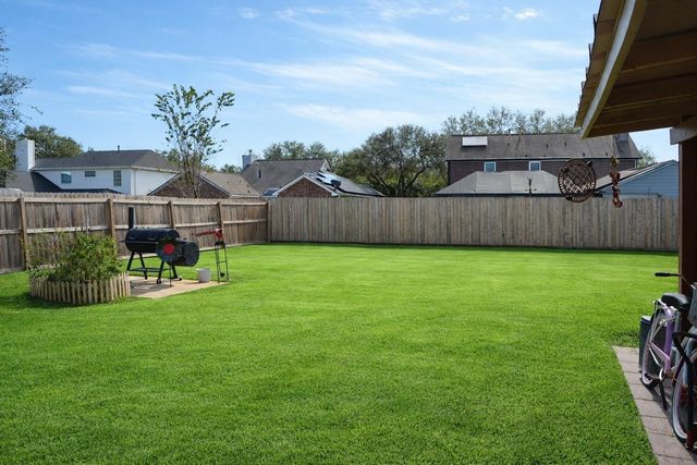 217 Plum Circle, Lake Jackson, TX 77566