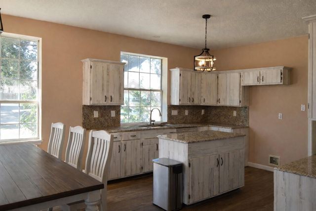 217 Plum Circle, Lake Jackson, TX 77566