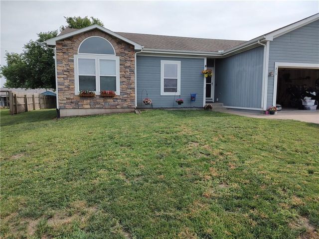 513 W Meriwood Lane, Edgerton, KS 66021