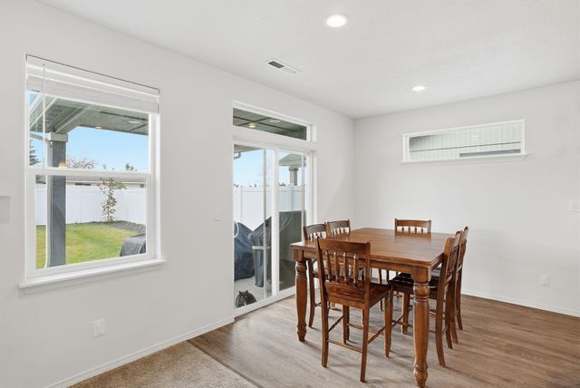 1562 E B St, Deer Park, WA 99006