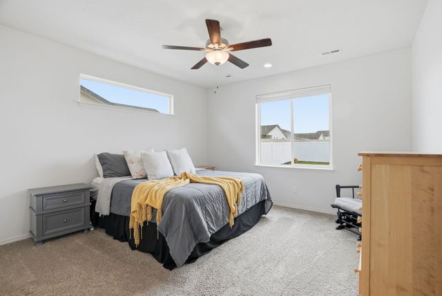 1562 E B St, Deer Park, WA 99006
