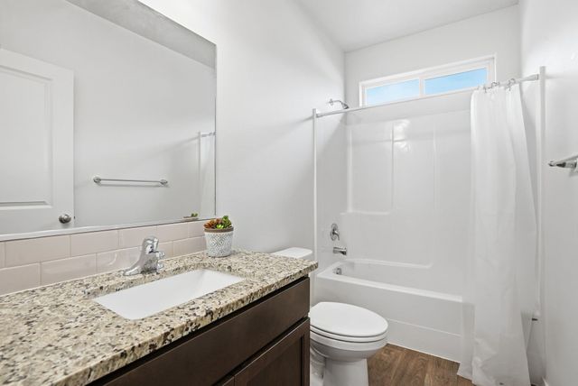 1562 E B St, Deer Park, WA 99006