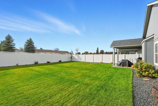 1562 E B St, Deer Park, WA 99006