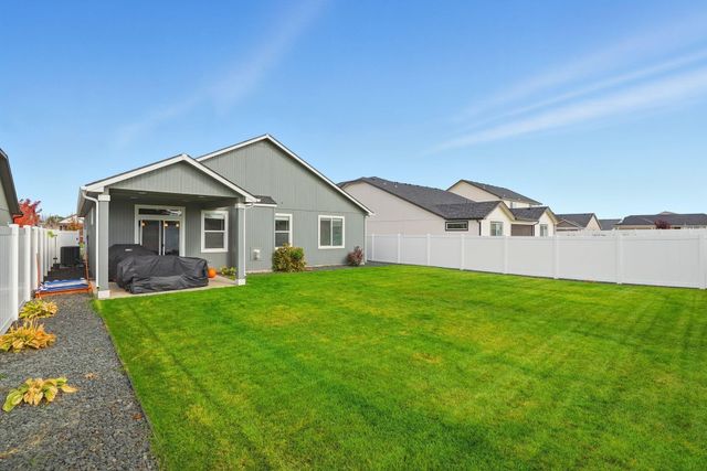 1562 E B St, Deer Park, WA 99006