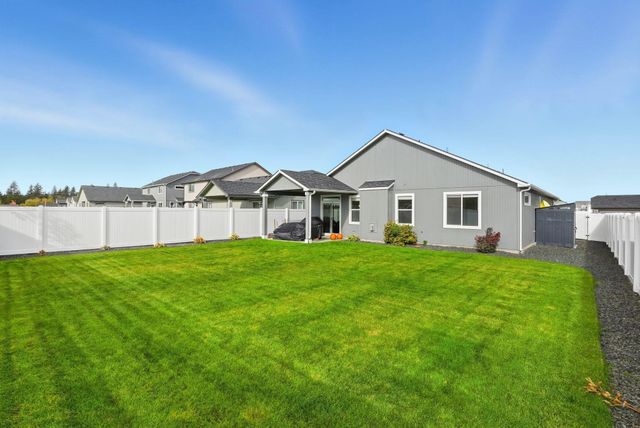 1562 E B St, Deer Park, WA 99006