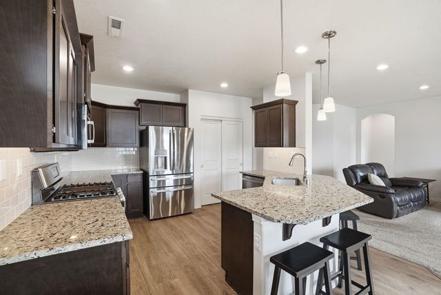 1562 E B St, Deer Park, WA 99006
