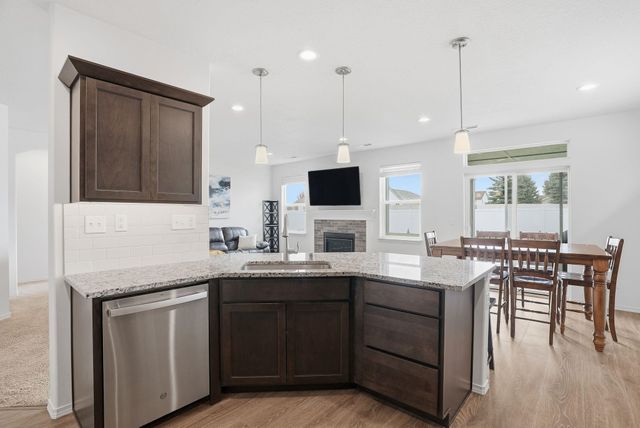 1562 E B St, Deer Park, WA 99006