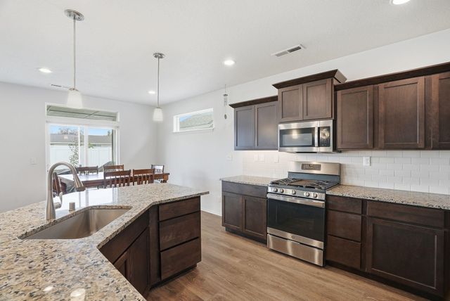 1562 E B St, Deer Park, WA 99006