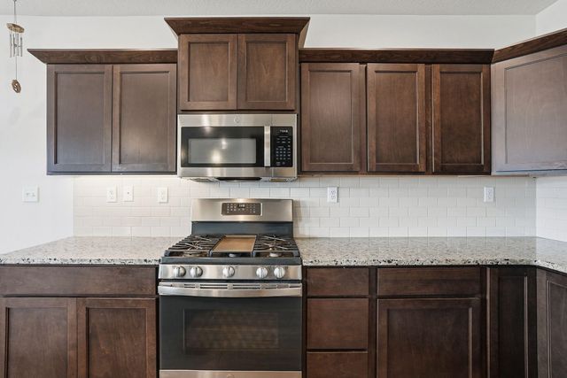 1562 E B St, Deer Park, WA 99006